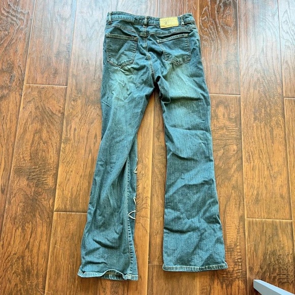 Distressed floral denim jeans - Picture 3 of 3